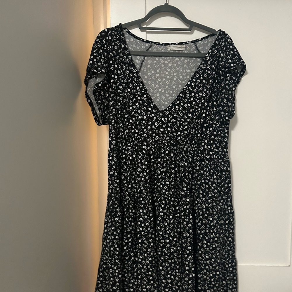 Urban Outfitters Black Floral V-Neck Dress Size XL